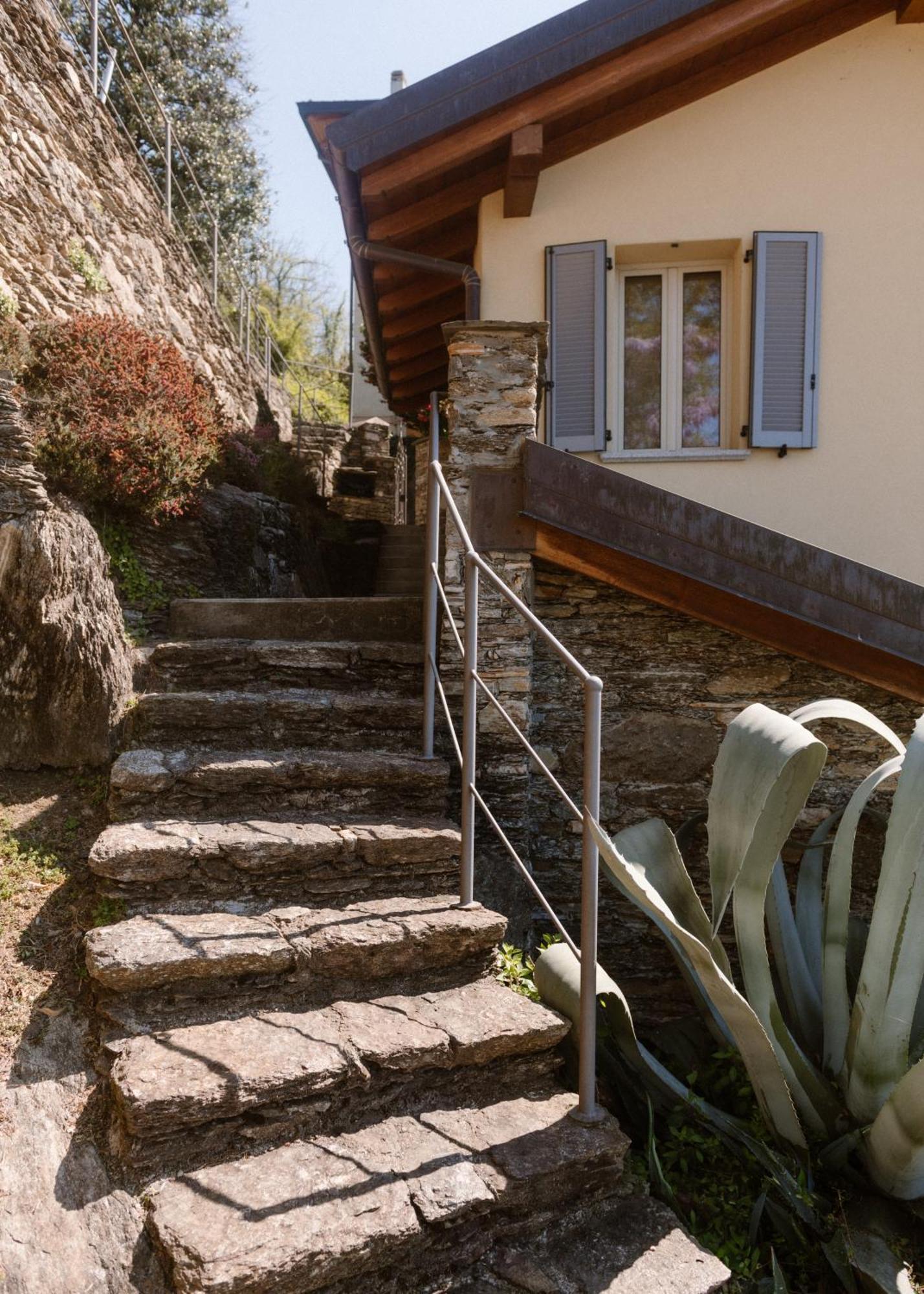 Charming Moment Di Villa Porta - Casa Dolce Luino Bagian luar foto